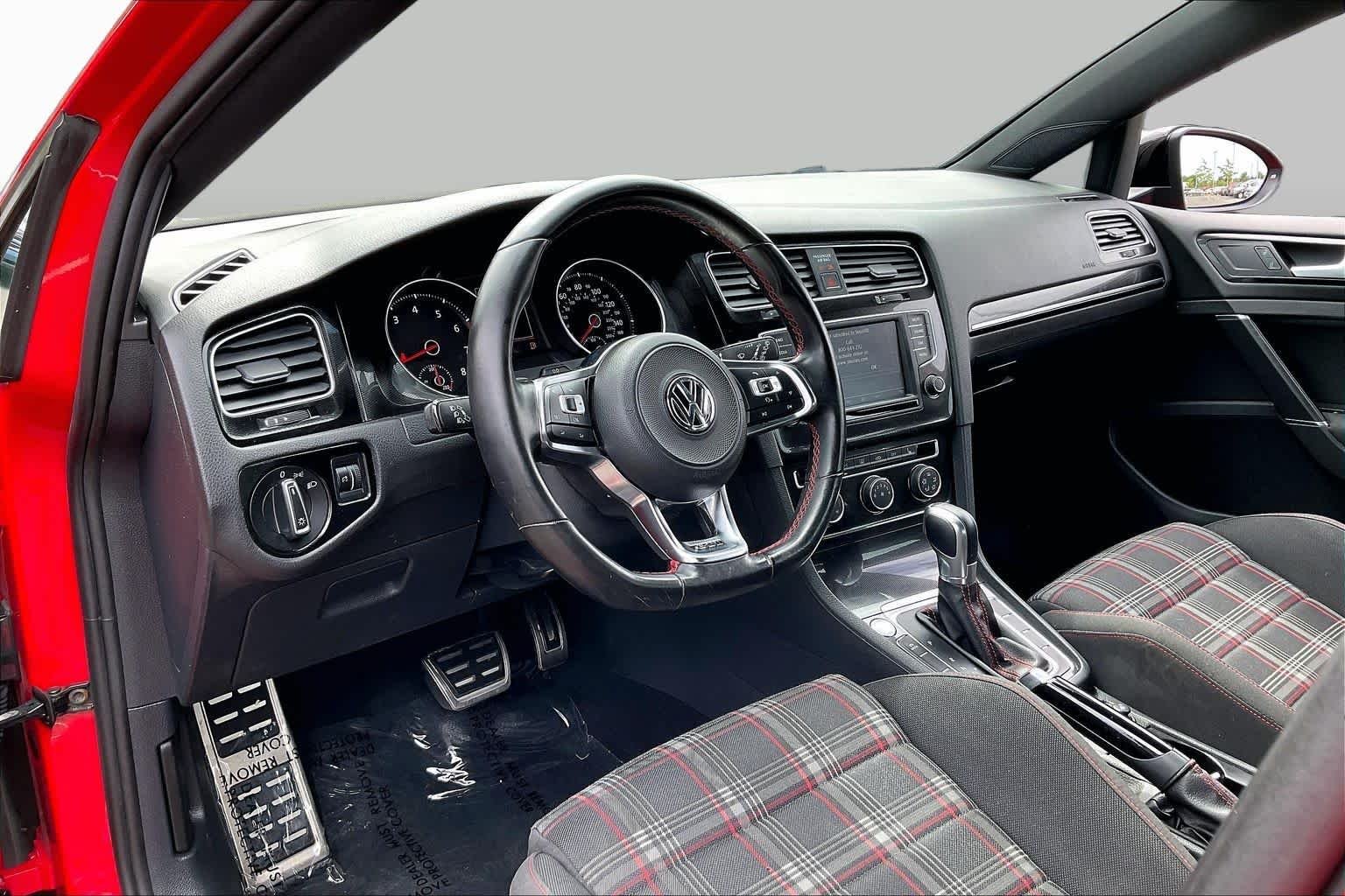 Used 2017 Tornado Red Volkswagen Sport image 17