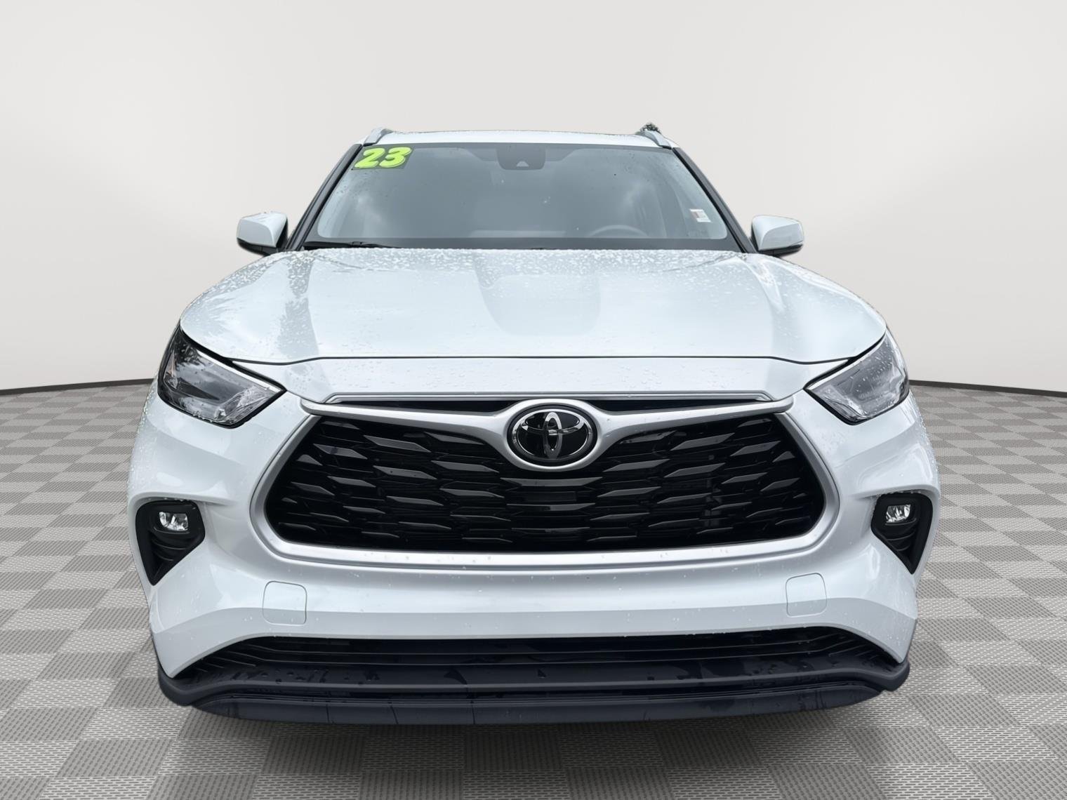 Used 2023 Wind Chill Pearl Toyota XLE image 9