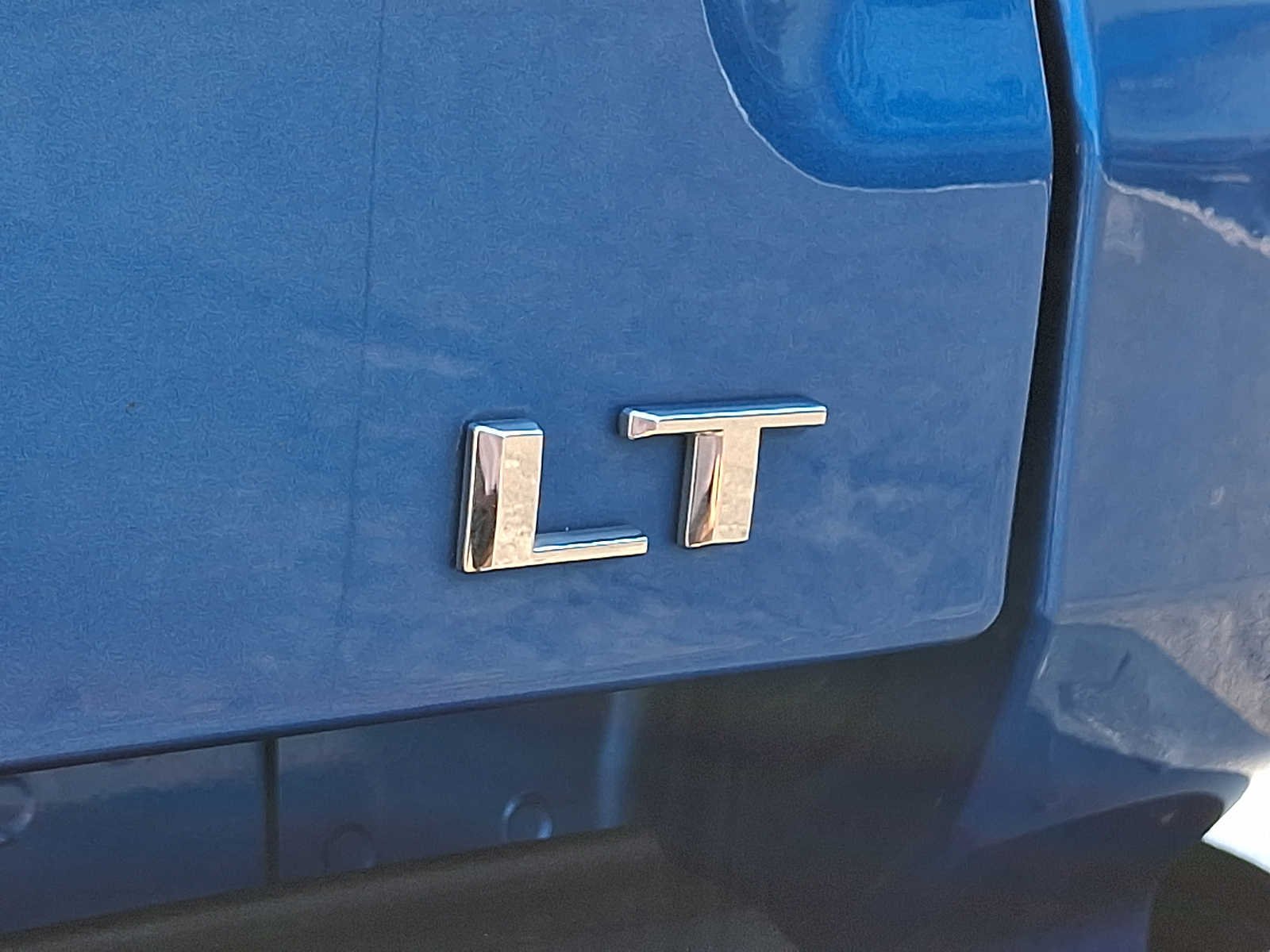 Used 2023 GLACIER BLUE METALLIC Chevrolet 4WD LT image 31