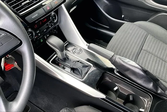 Used 2024 Silver Mitsubishi ES image 16