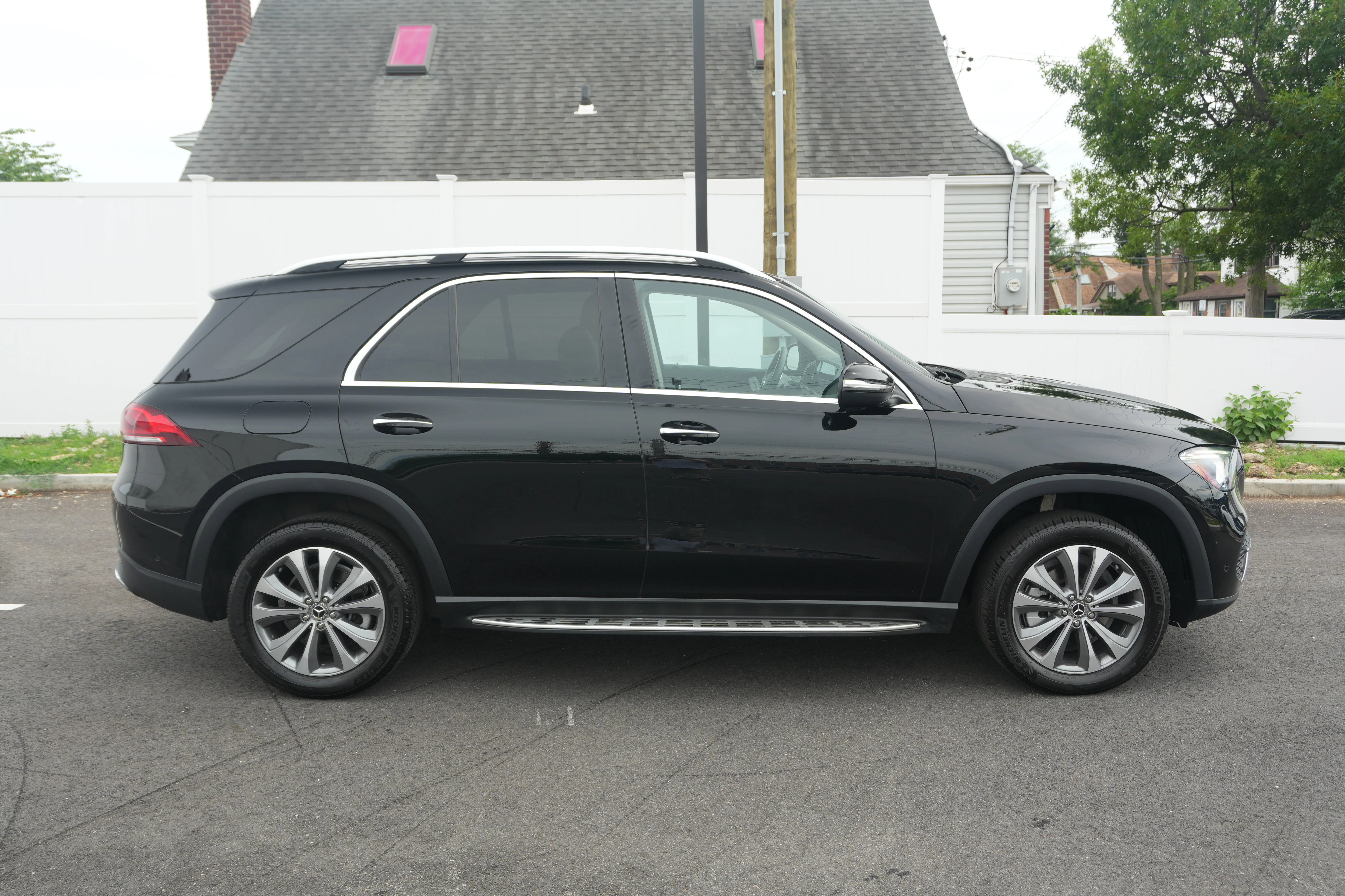 Used 2020 Black Mercedes-Benz GLE 350 image 4