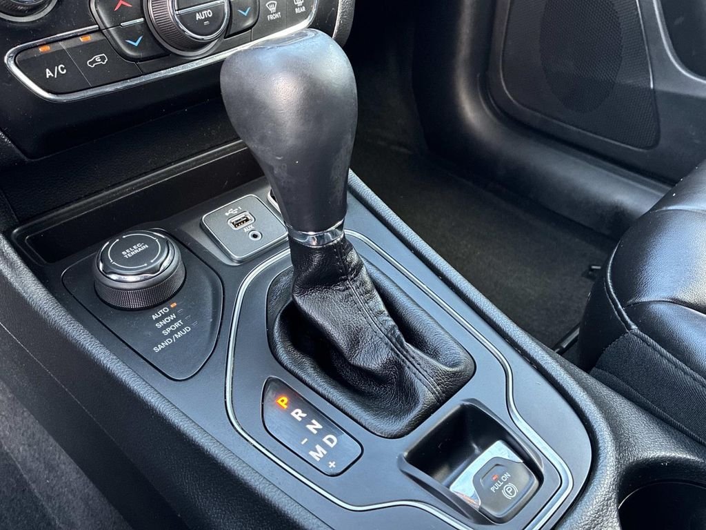 Used 2019 Black Jeep Latitude Plus image 28