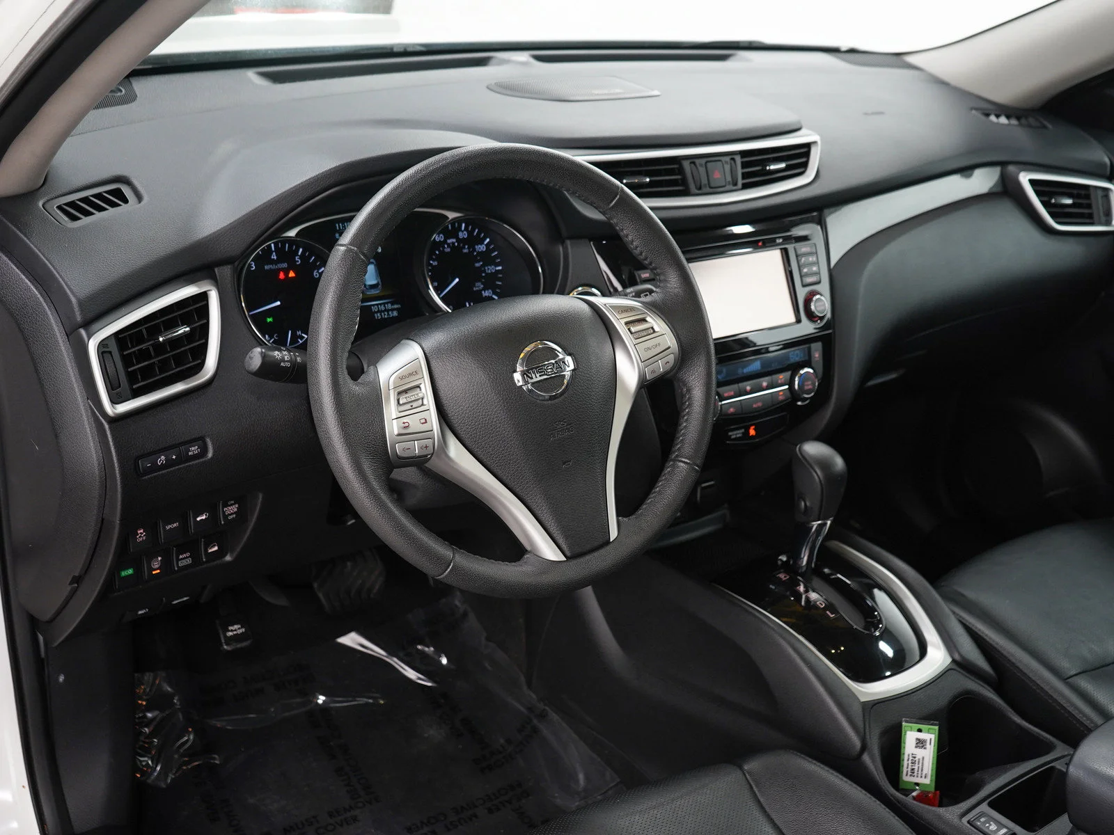 Used 2016 Pearl White Nissan SL image 22