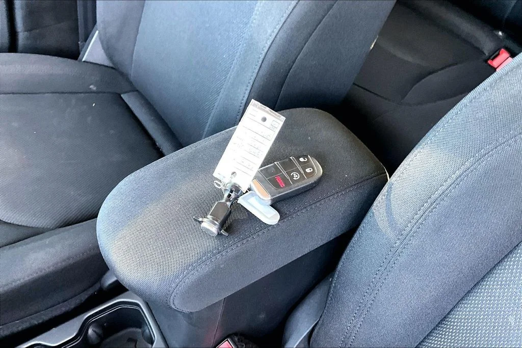 Used 2018 Gray Jeep Sport image 10