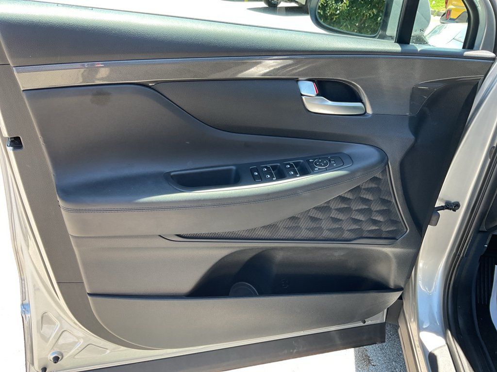 Used 2022 Shimmering Silver Hyundai SE image 19