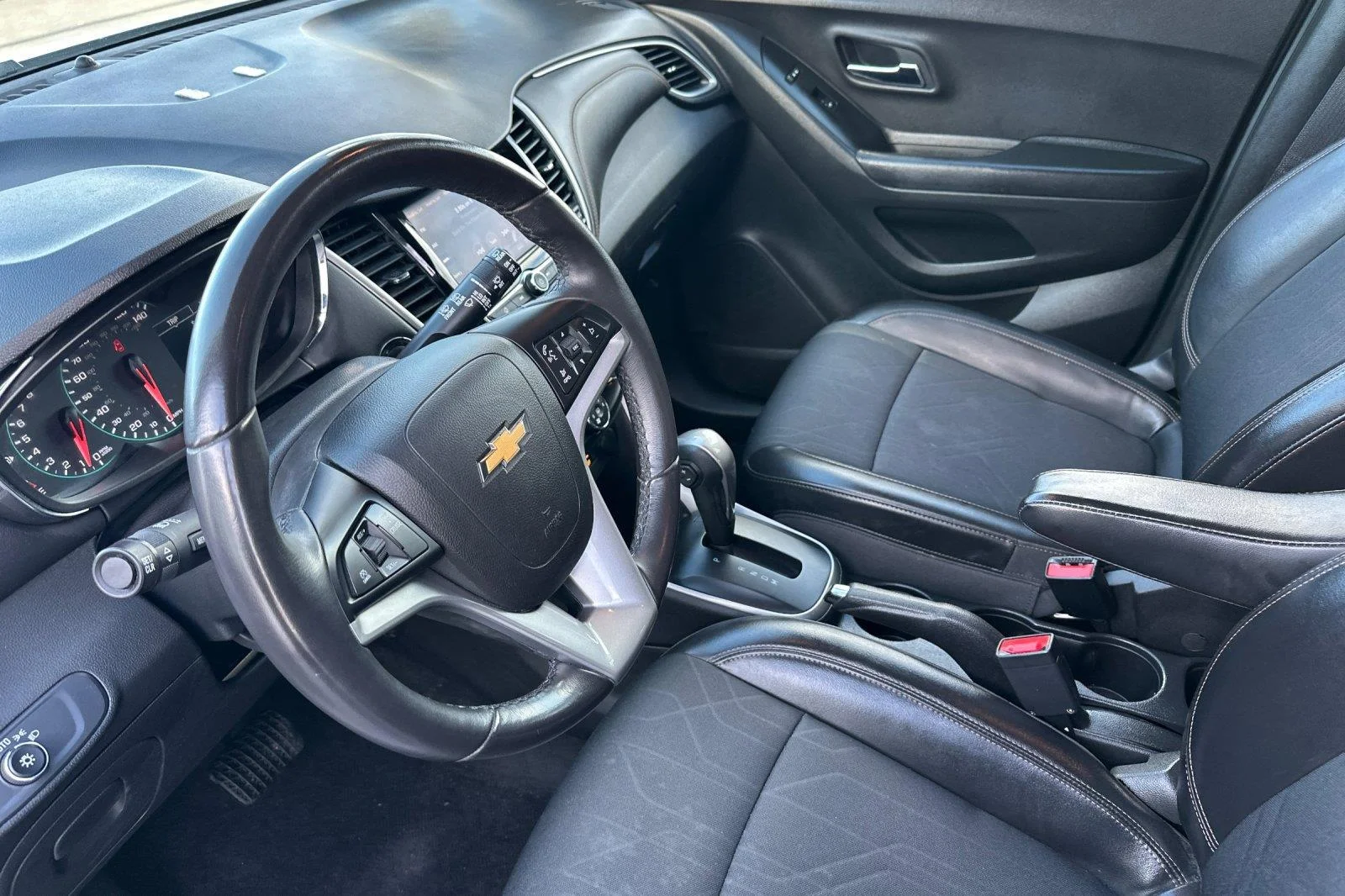 Used 2022 Summit White Chevrolet LT image 10