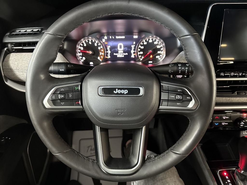 Used 2025 Silver Jeep Latitude image 19
