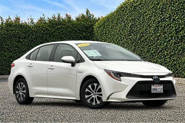 Used 2020 White Toyota LE image 1