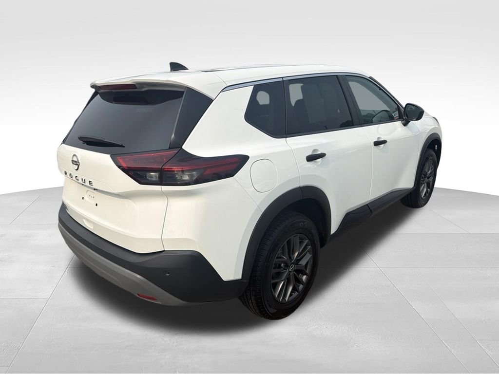 Used 2022 White Nissan S image 5