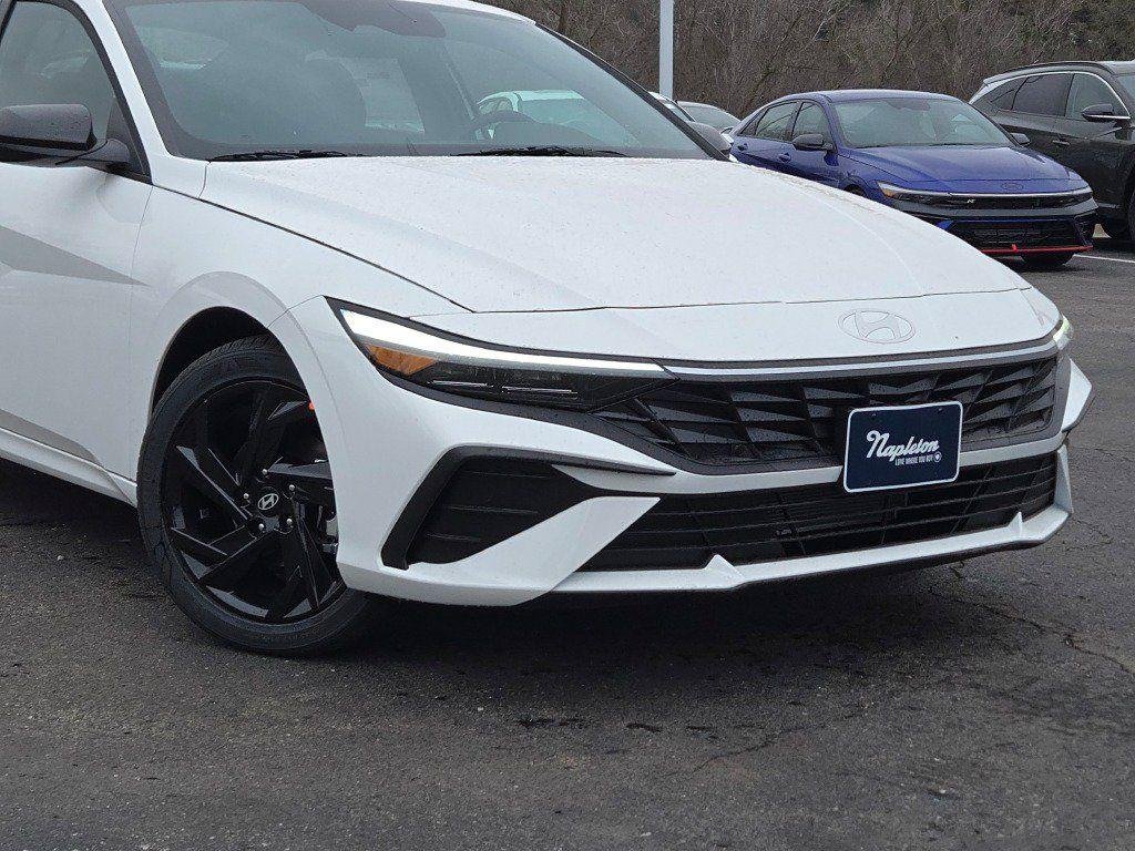 New 2026 White Hyundai SEL Sport image 2
