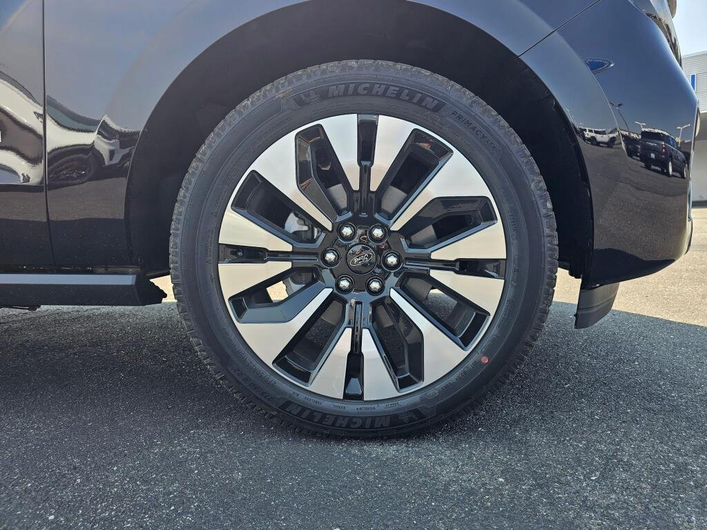 New 2027 Agate Black Metallic Ford MAX Platinum image 9