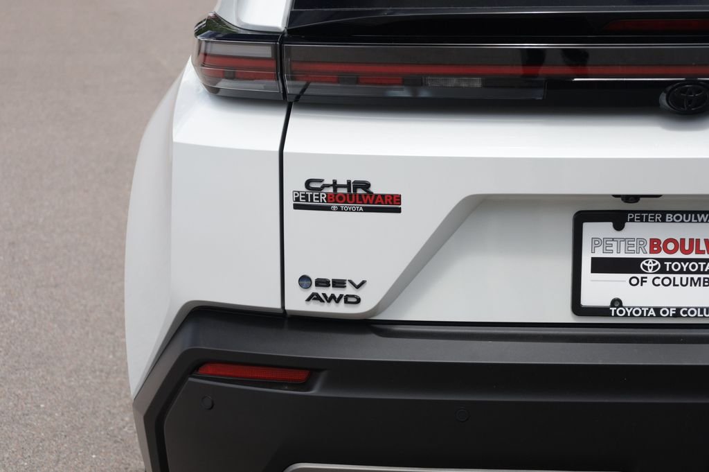 New 2026 Wind Chill Pearl <sup>1</sup> Toyota  SE image 18