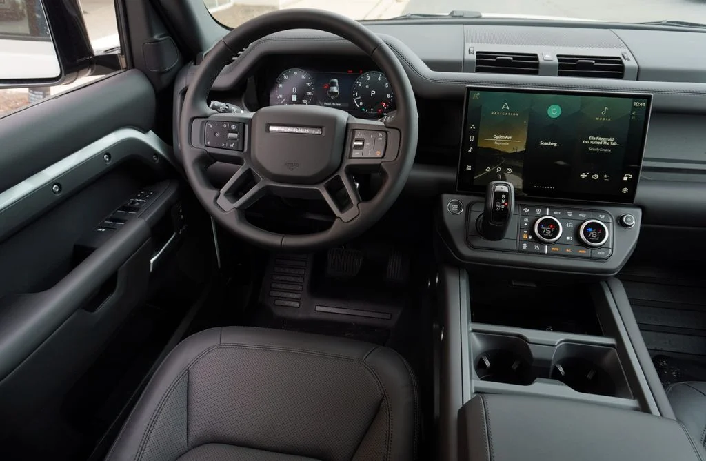 New 2026 Fuji White Land Rover X-Dynamic SE image 16