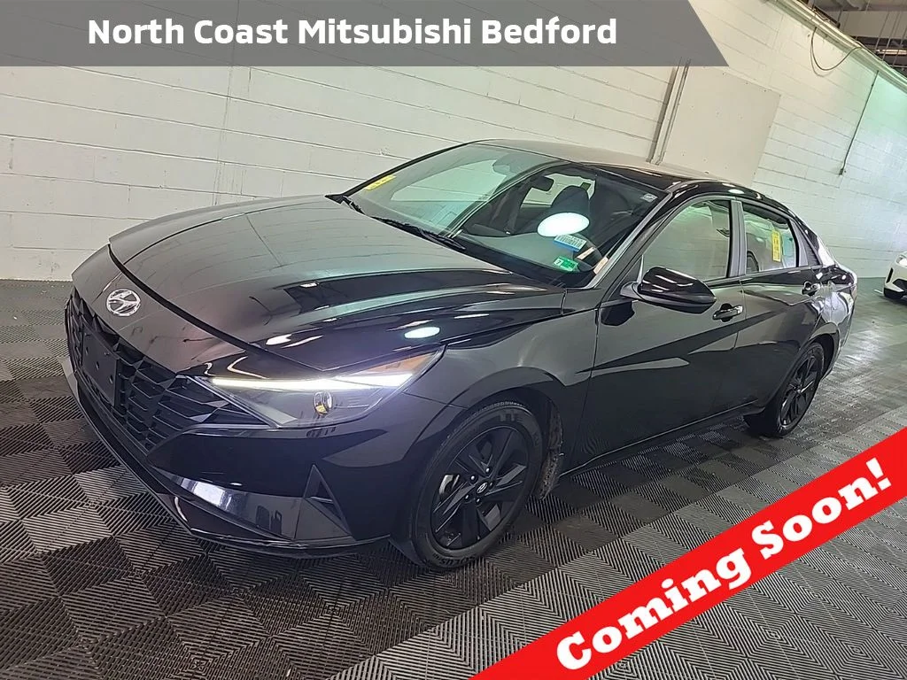 Used 2023 Black Hyundai SEL image 1