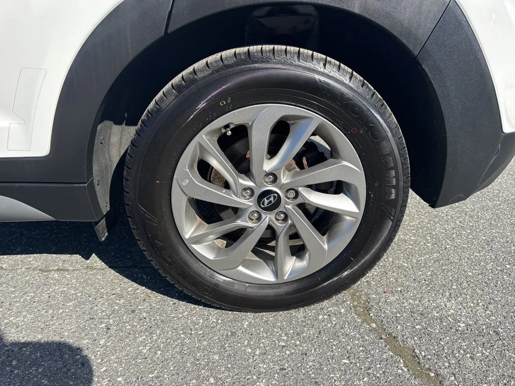 Used 2017 White Hyundai SE image 26