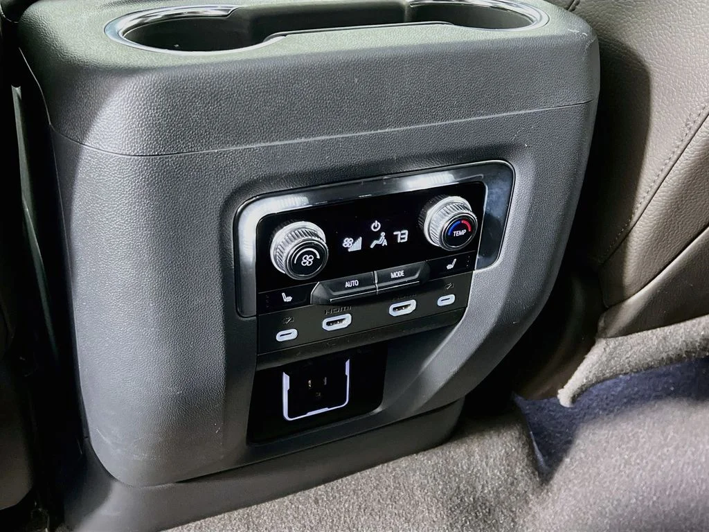 Used 2023 White GMC Denali image 27
