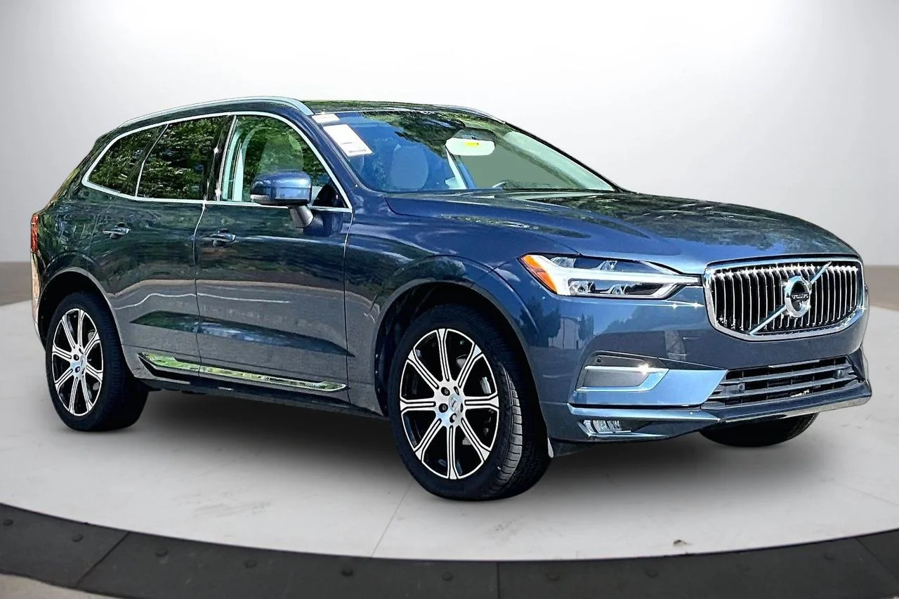 Used 2021 Blue Volvo T5 Inscription image 2