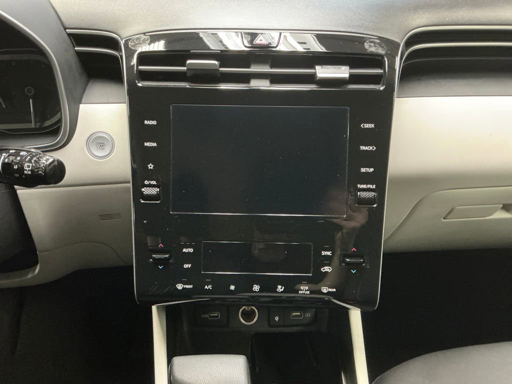 Used 2024  Hyundai SEL image 19