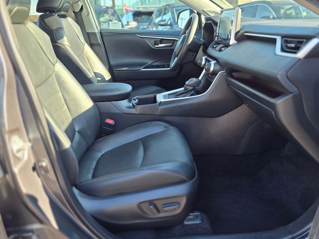 2022 Toyota RAV4 Limited - Photo 9