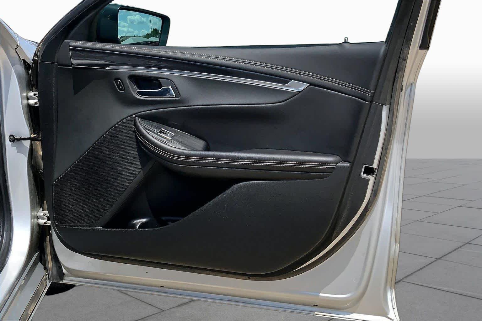 Used 2020 Silver Ice Metallic Chevrolet LT image 23
