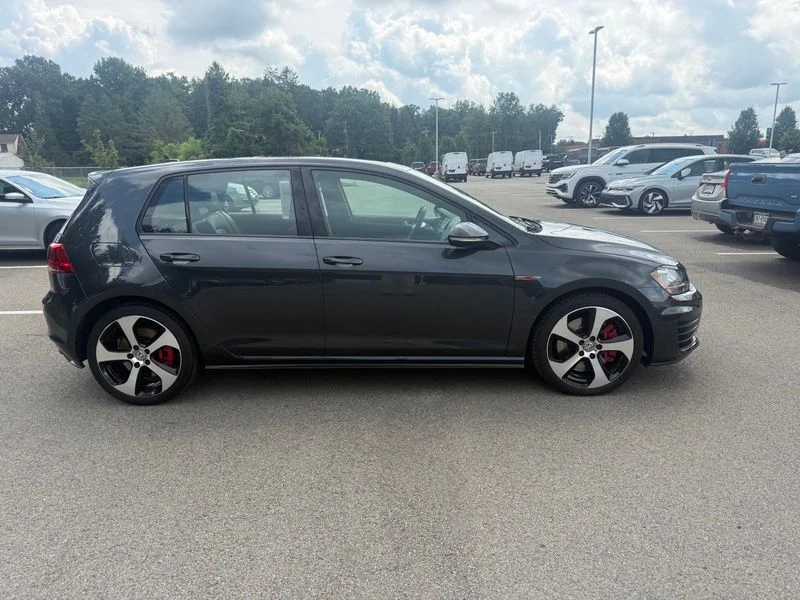 Used 2017  Volkswagen Autobahn image 19