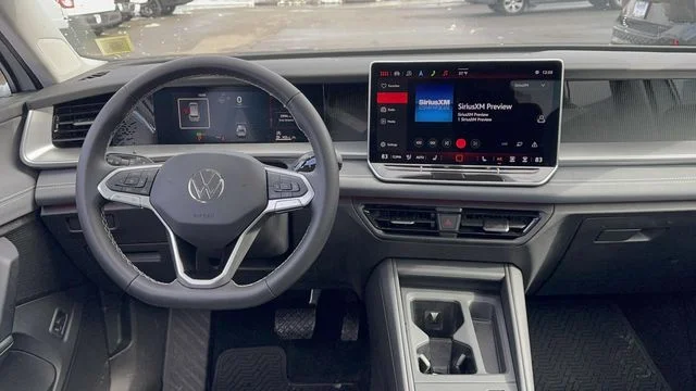 2025 Volkswagen Tiguan SE - Photo 8