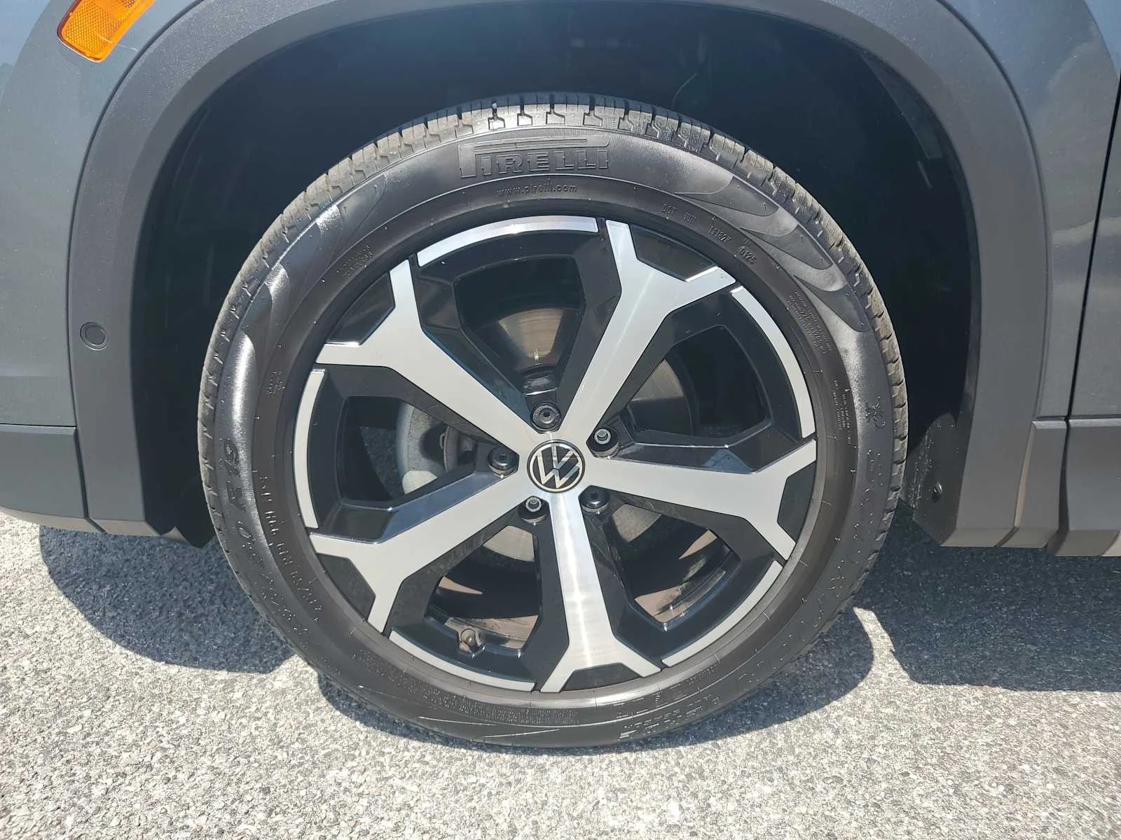 Used 2025 Gray Volkswagen SE image 10