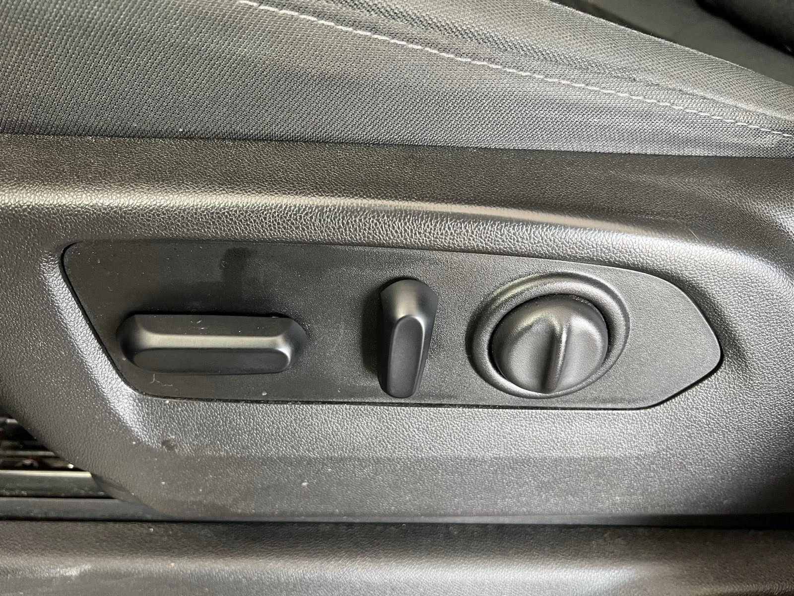 Used 2019 BLACK Chevrolet RST image 7
