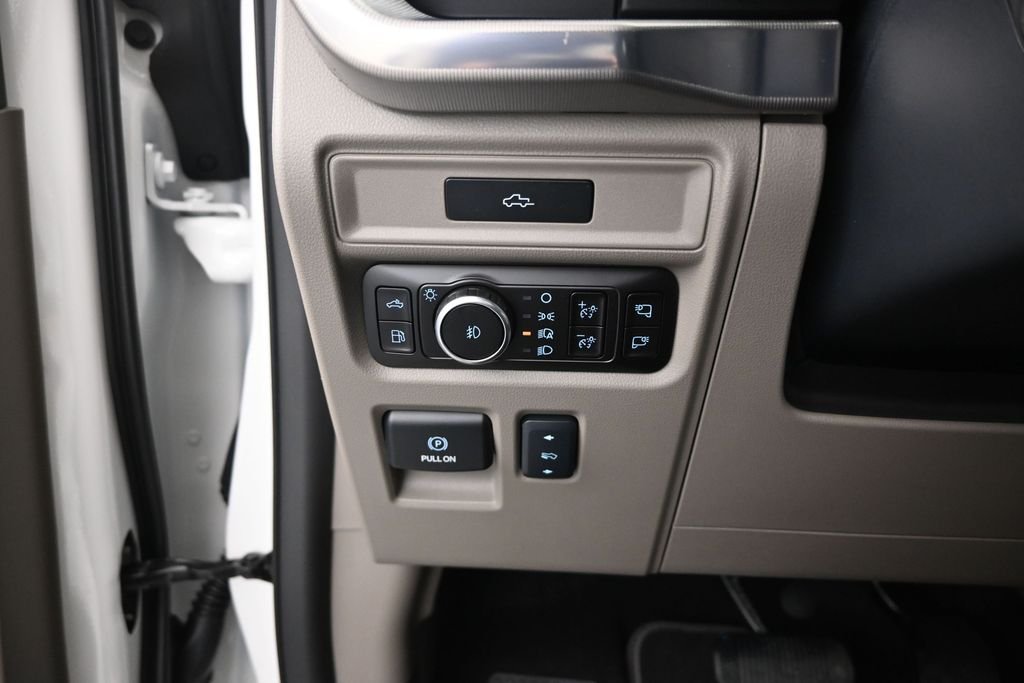New 2026 White Ford Platinum image 12