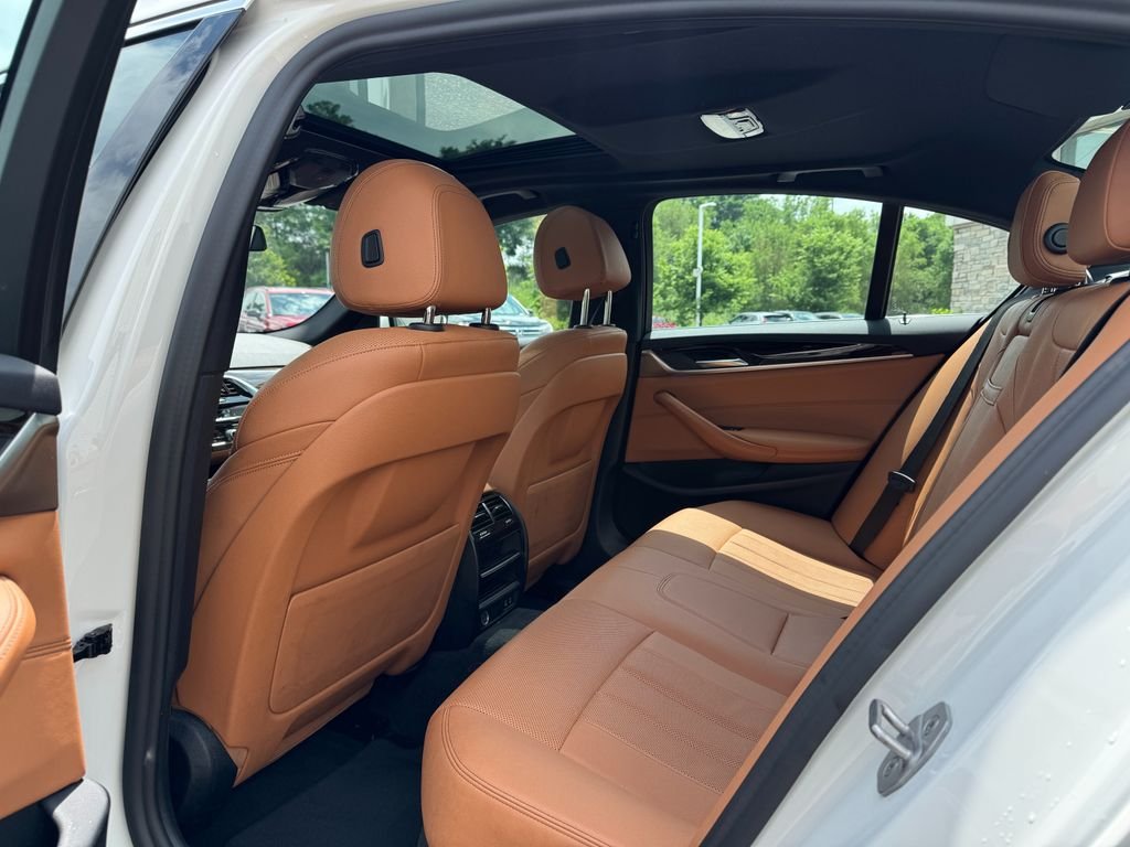 2021 BMW 5 Series 530i - Photo 14