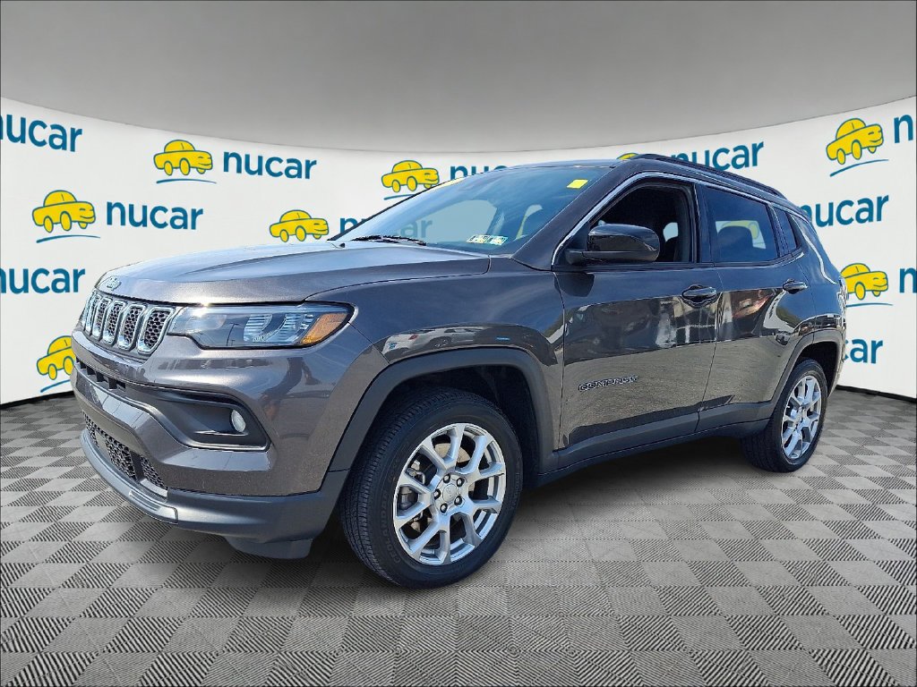 Used 2023 Gray Jeep Latitude Lux image 3