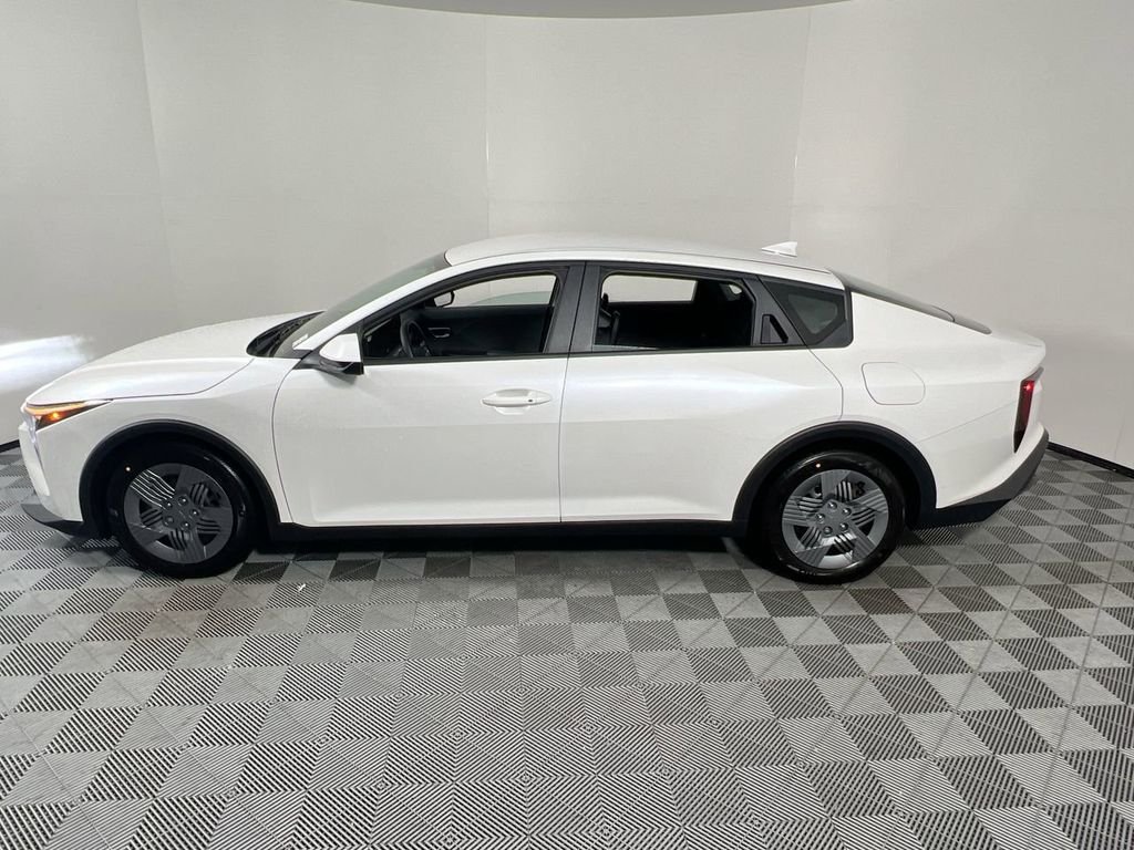 New 2026 Snow White Pearl Kia LX image 7