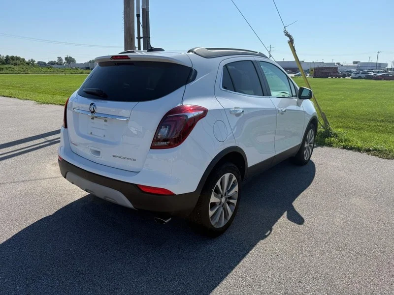 Used 2020 Summit White / White Buick FWD 4dr Preferred image 4