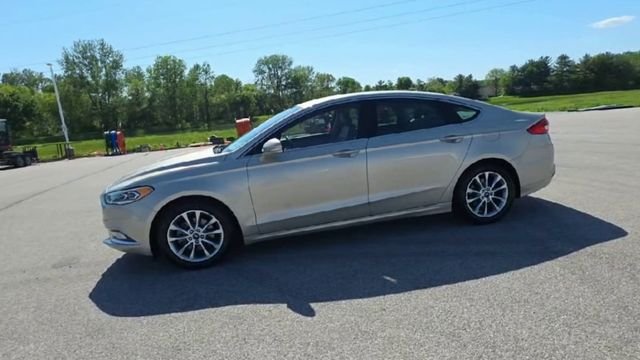 Used 2017 White Gold Ford SE image 4