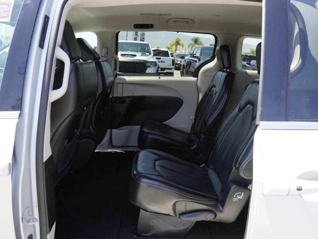 2023 Chrysler Pacifica Touring L - Photo 20