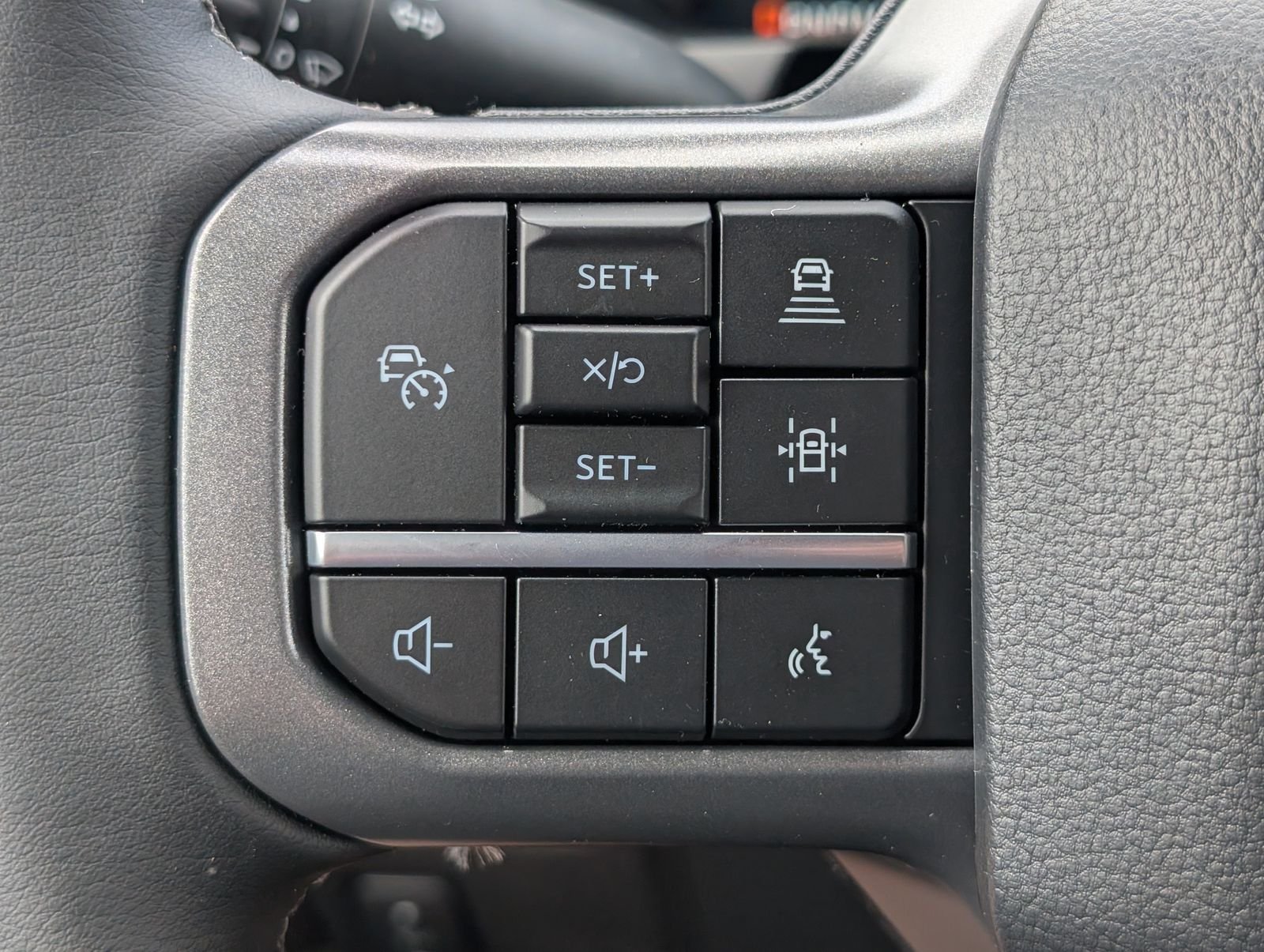 New 2026 Carbonized Gray Metallic Ford XLT image 28
