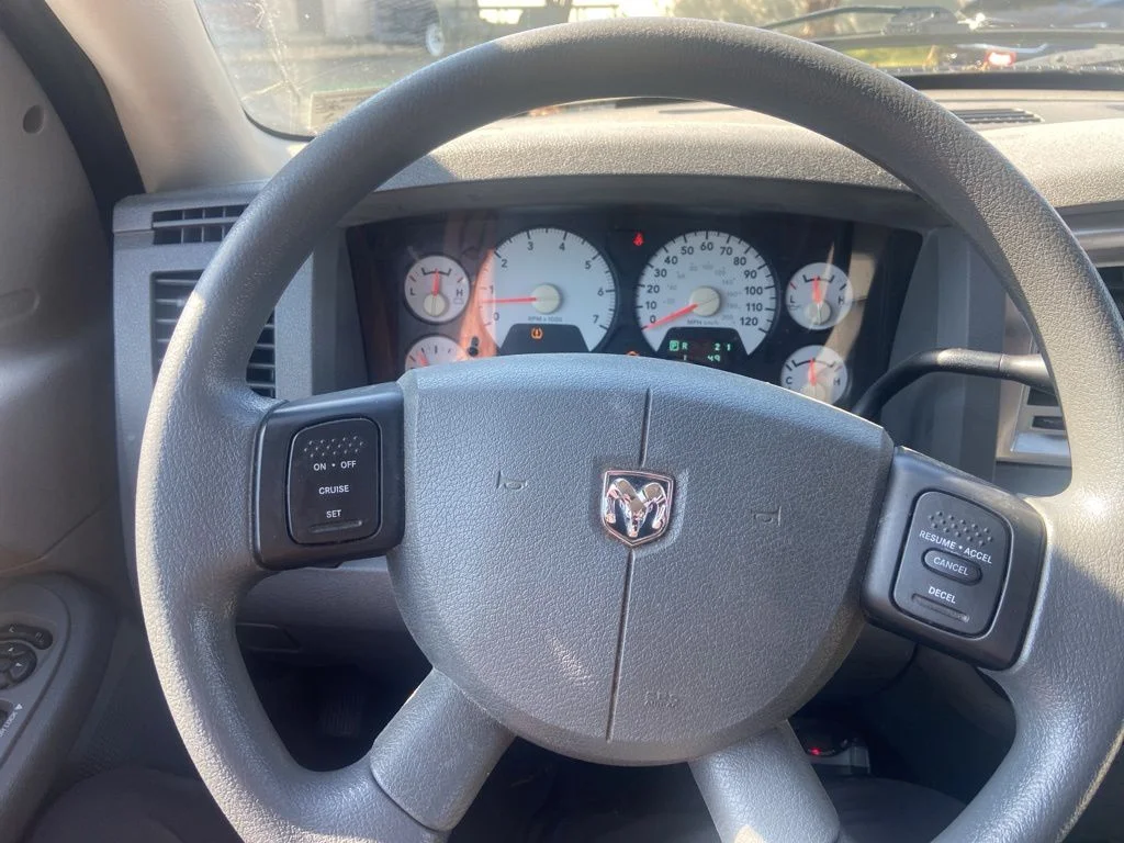 Used 2008 Gray Dodge SLT image 77