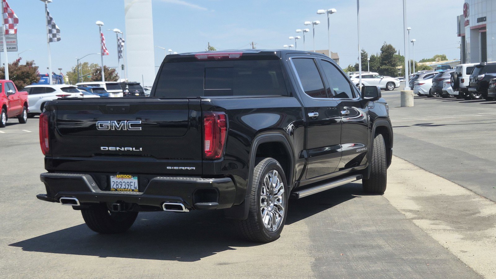 Used 2025 Onyx Black GMC Denali Ultimate image 4