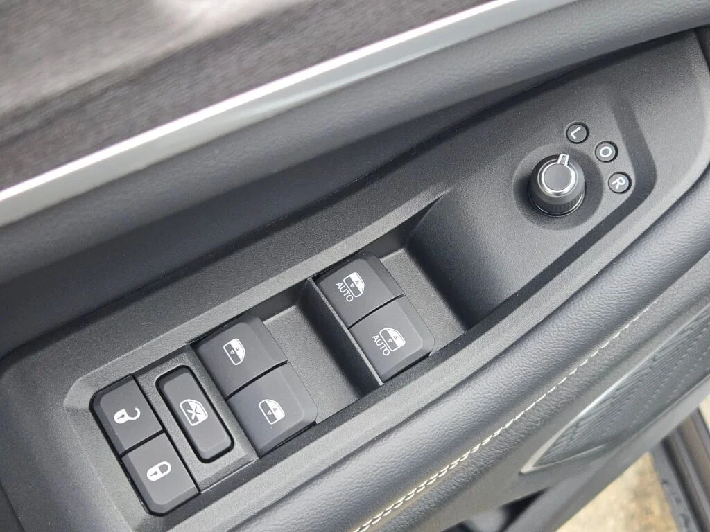 Used 2021 Silver Jeep Limited image 21