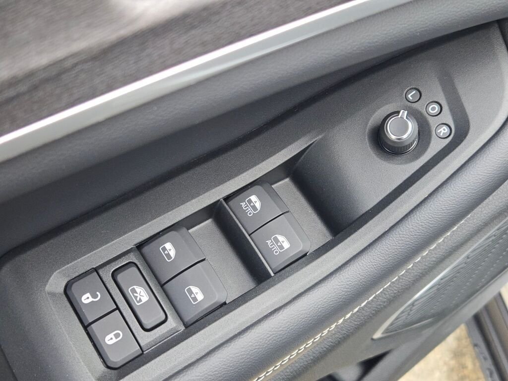 Used 2021 Silver Jeep Limited image 21