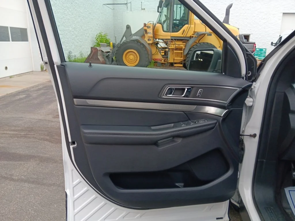 Used 2019 White Platinum Metallic Tri-Coat Ford XLT image 14