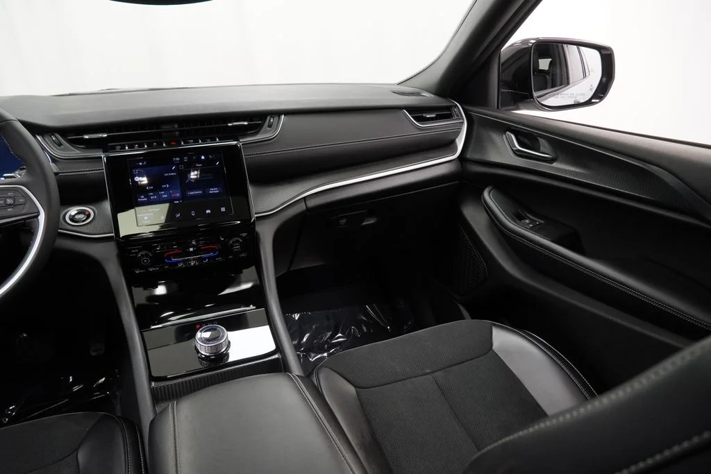Used 2024 Silver Jeep Altitude X image 31