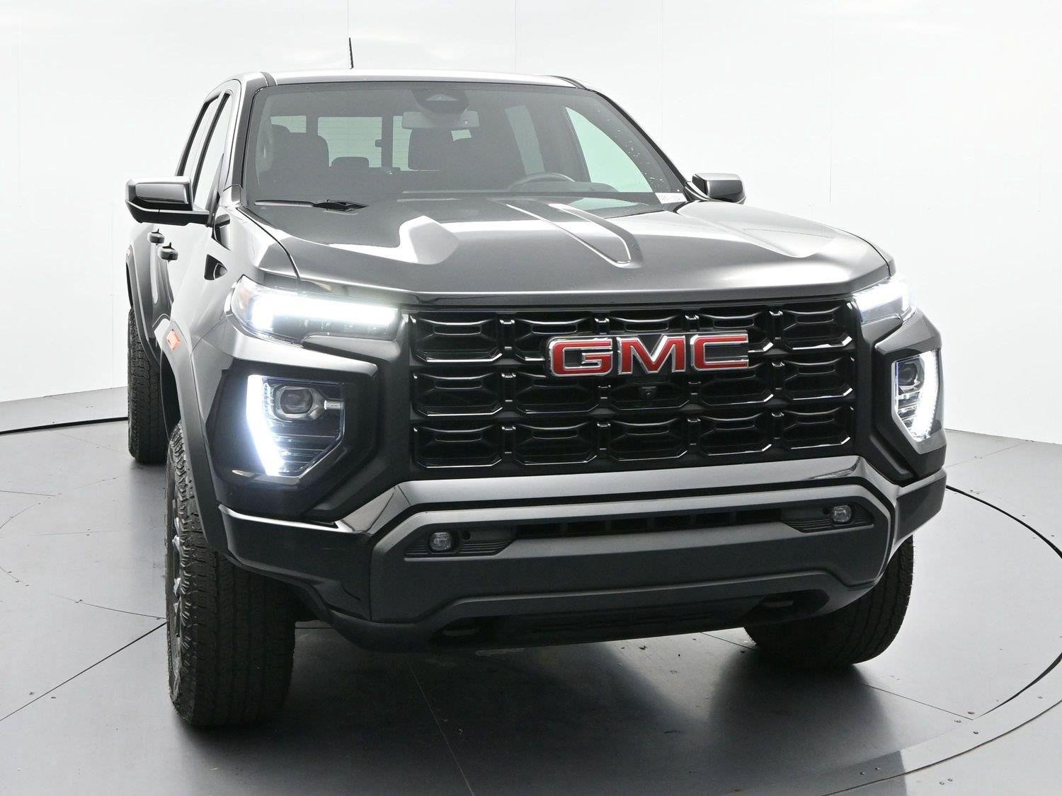 Used 2025 Onyx Black GMC Elevation image 2