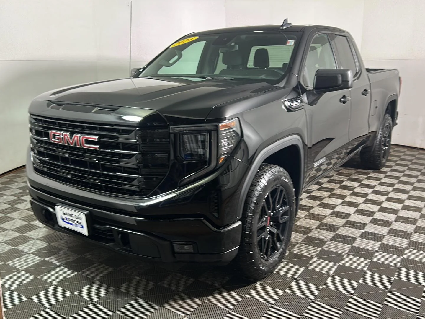 Used 2024 Onyx Black GMC Elevation image 10