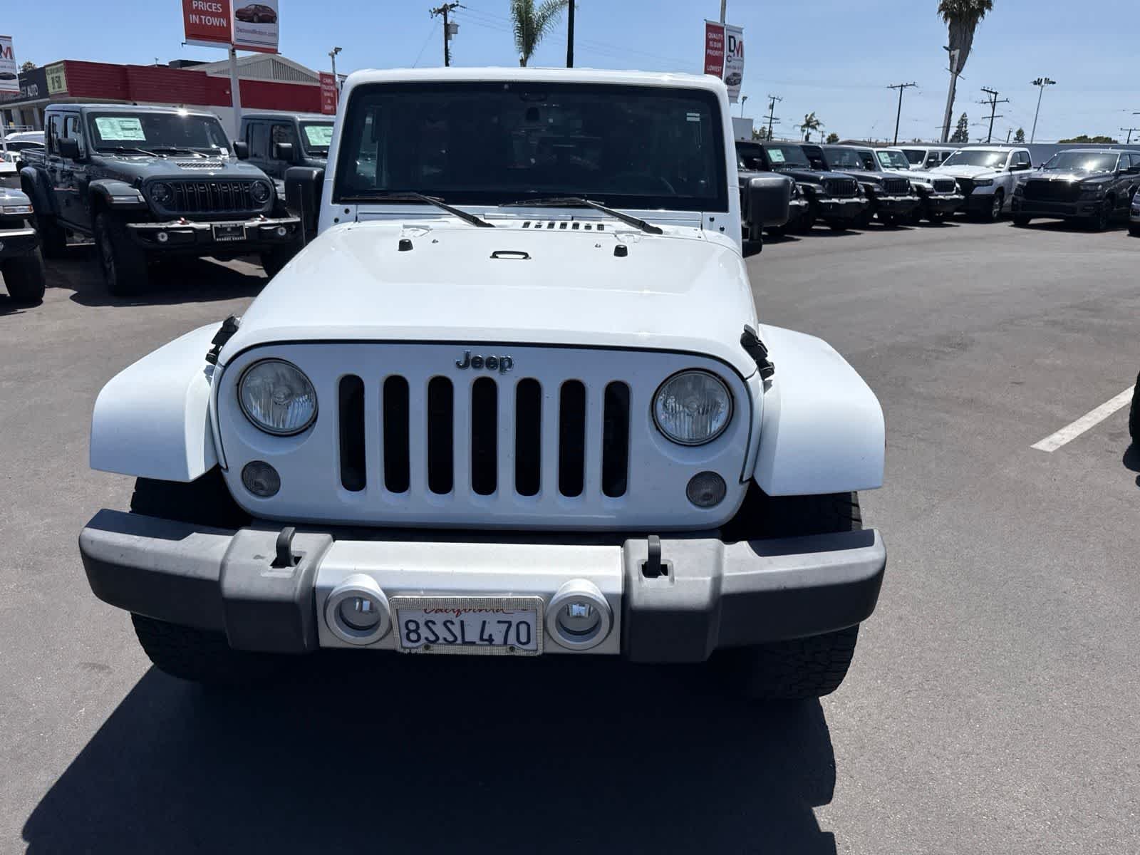 Used 2014 Bright White Clearcoat Jeep Sahara image 4