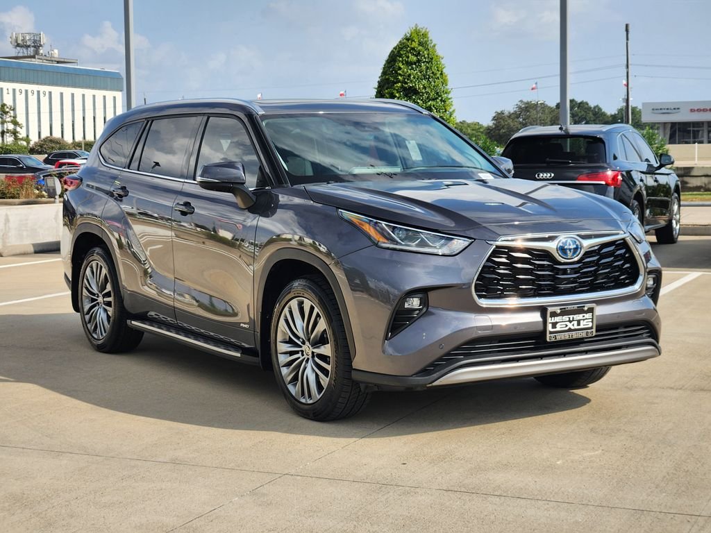 Used 2022 Magnetic Gray Metallic Toyota Platinum image 3