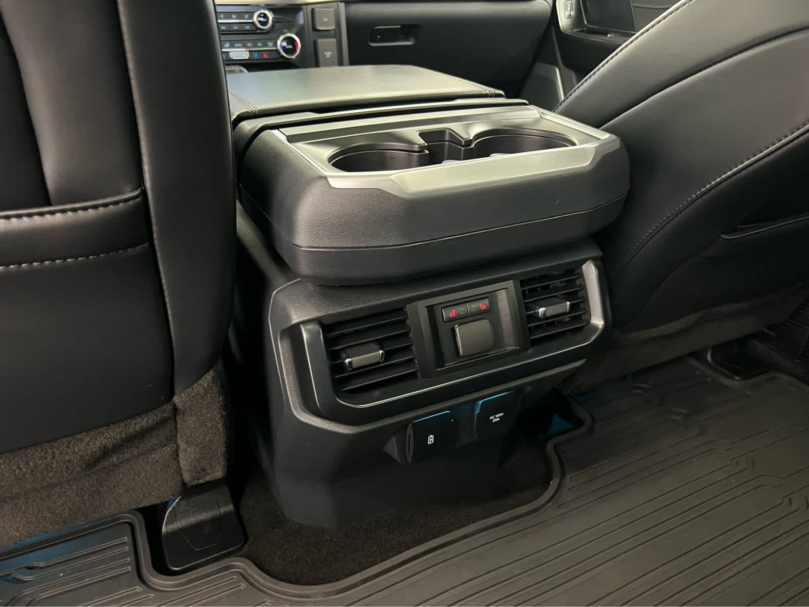 2023 Ford F-150 Raptor - Photo 28