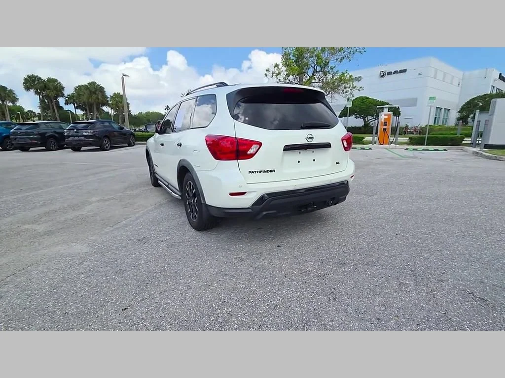 Used 2020 Pearl White Tricoat Nissan SL image 42