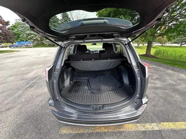 Used 2018 Gray Toyota XLE image 10