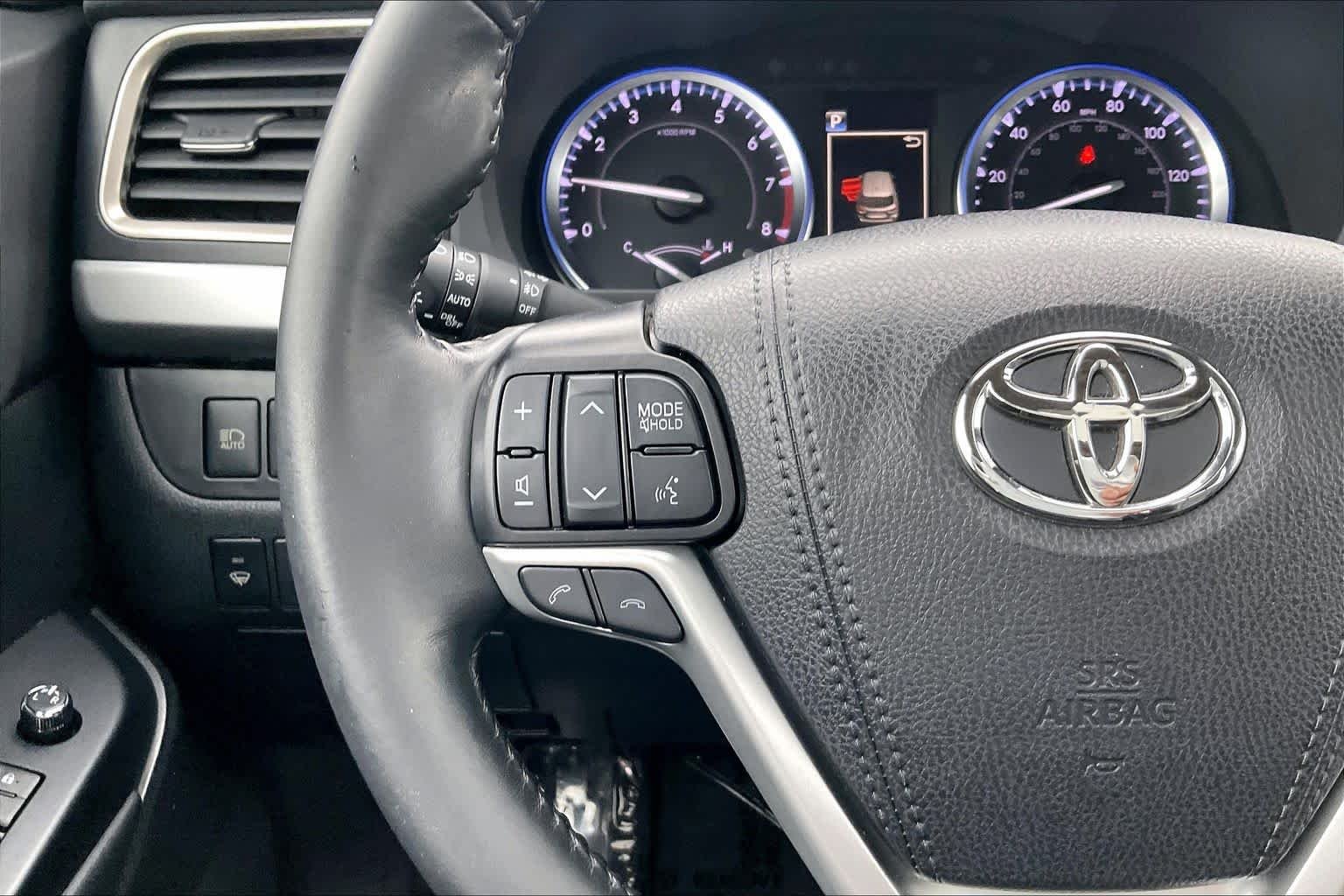 Used 2019 Midnight Black Metallic Toyota XLE image 23
